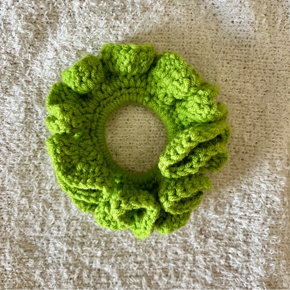 Crocheted Scrunchie Hair Tie, Frog Green, 100% Acrylic - Picture 1 of 1